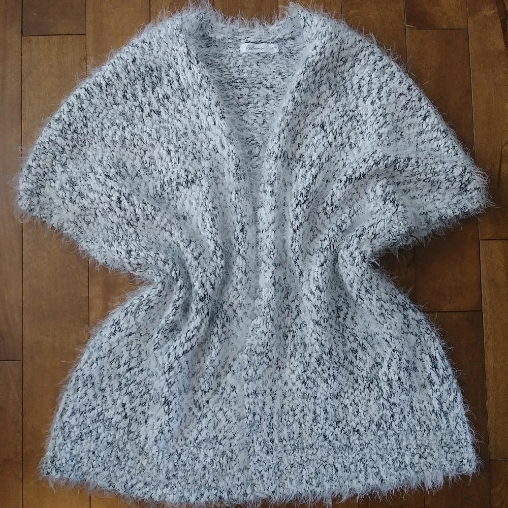 Reitmans fuzzy cardigan size xs white/black
